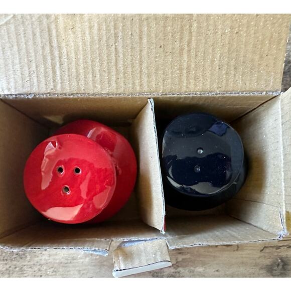 NIB Kirklands Ceramic Holiday Snowman Salt and Pepper Shakers - Picture 3 of 7